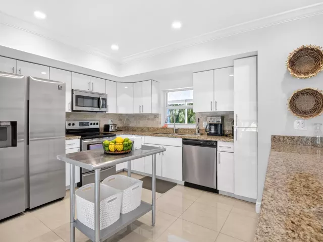 3-bedroom home for rent in Boca Raton - 700 NE 70th Street - MondialRealty