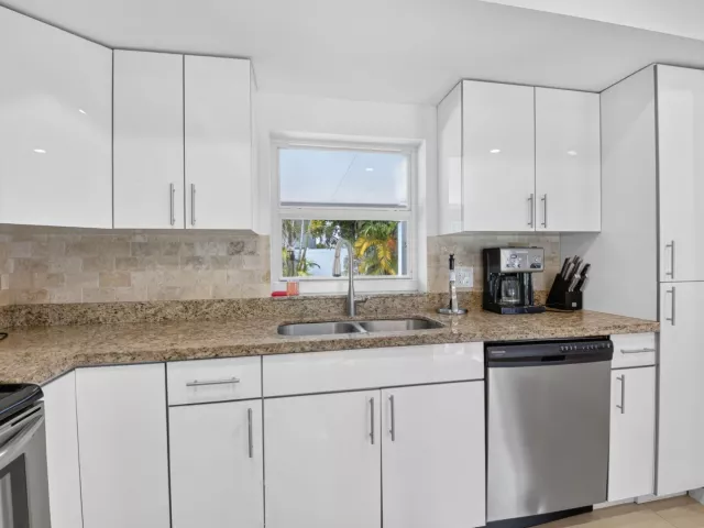 3-bedroom home for rent in Boca Raton - 700 NE 70th Street - MondialRealty