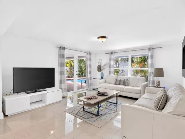 3-bedroom home for rent in Boca Raton - 700 NE 70th Street - MondialRealty