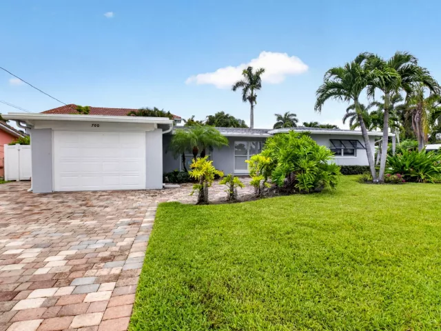 3-bedroom home for rent in Boca Raton - 700 NE 70th Street - MondialRealty