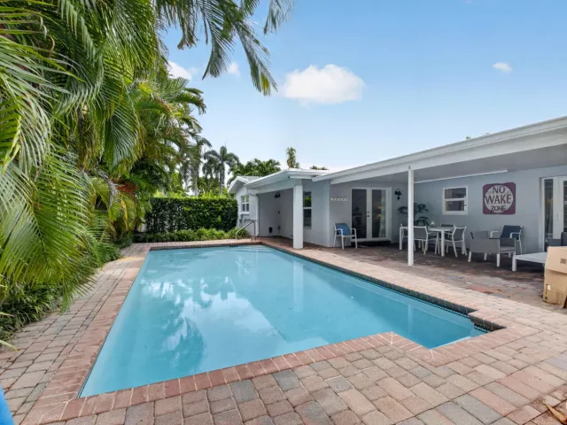 3-bedroom home for rent in Boca Raton - 700 NE 70th Street - MondialRealty