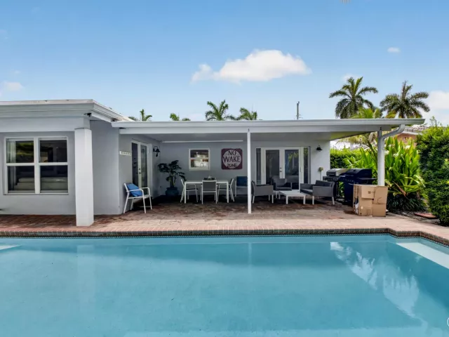 3-bedroom home for rent in Boca Raton - 700 NE 70th Street - MondialRealty