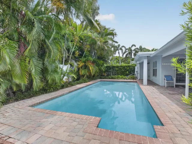 3-bedroom home for rent in Boca Raton - 700 NE 70th Street - MondialRealty
