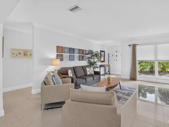 3-bedroom home for rent in Boca Raton - 700 NE 70th Street - MondialRealty