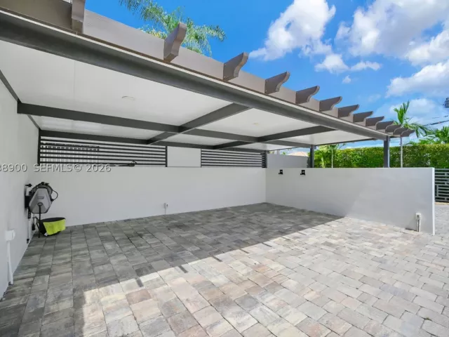 4-bedroom home for sale in Miami - 13800 SW 38th St - MondialRealty