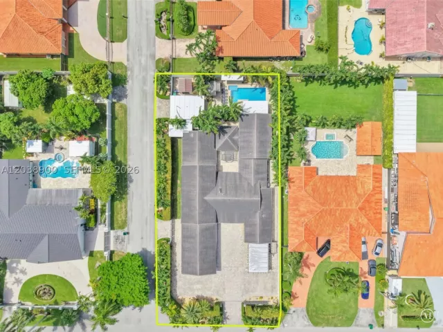 4-bedroom home for sale in Miami - 13800 SW 38th St - MondialRealty