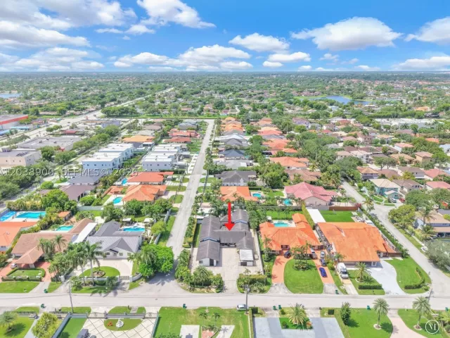 4-bedroom home for sale in Miami - 13800 SW 38th St - MondialRealty