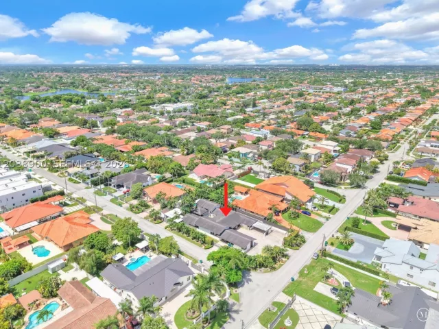 4-bedroom home for sale in Miami - 13800 SW 38th St - MondialRealty