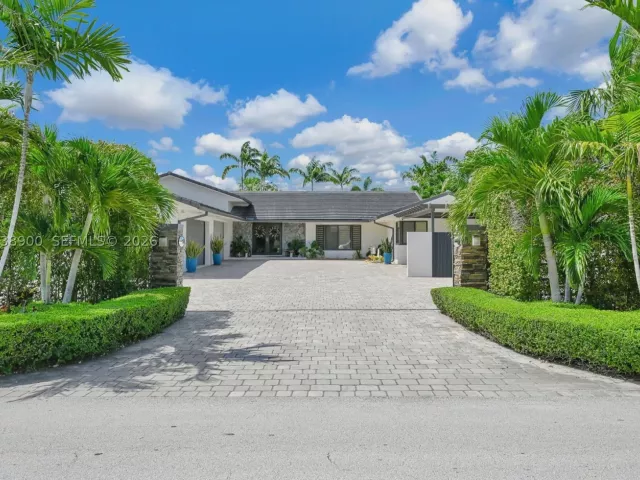 4-bedroom home for sale in Miami - 13800 SW 38th St - MondialRealty