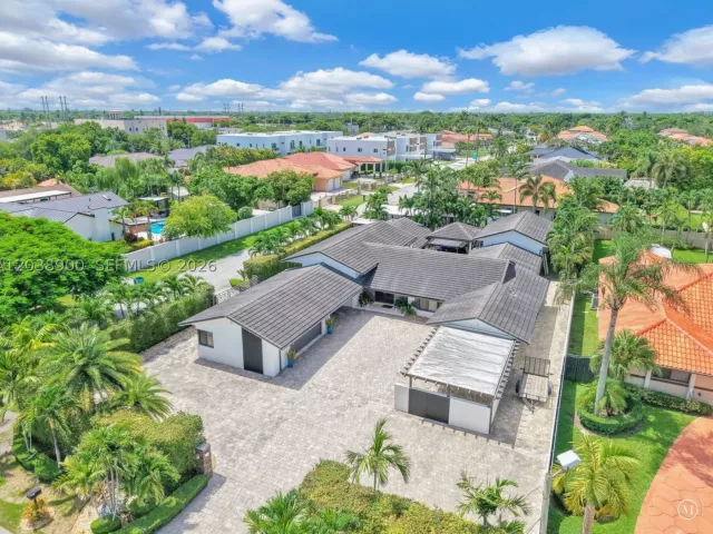 4-bedroom home for sale in Miami - 13800 SW 38th St - MondialRealty
