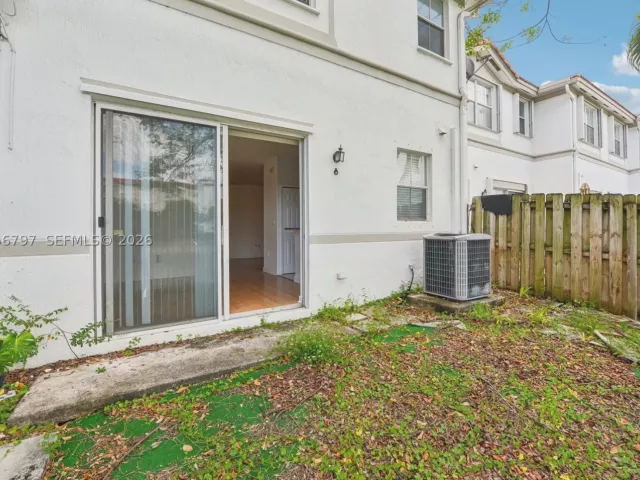 3-bedroom home for rent in Doral - 8188 NW 108th Pl - - MondialRealty