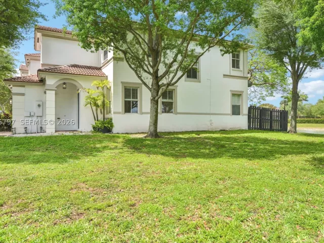 3-bedroom home for rent in Doral - 8188 NW 108th Pl - - MondialRealty