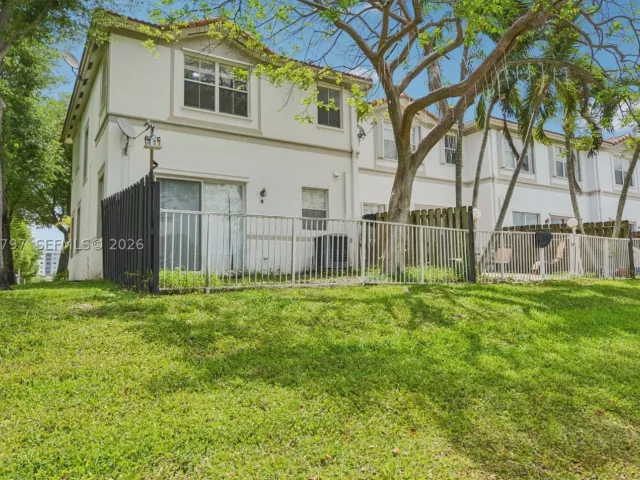 3-bedroom home for rent in Doral - 8188 NW 108th Pl - - MondialRealty