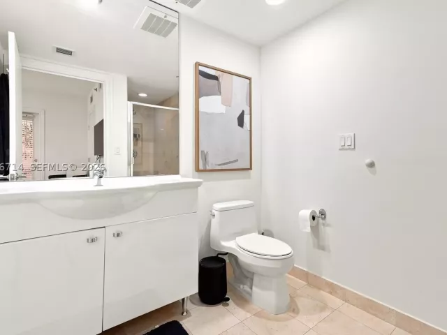 3-bedroom condo for rent in Hallandale Beach - 1850 S Ocean Dr 2204 - MondialRealty