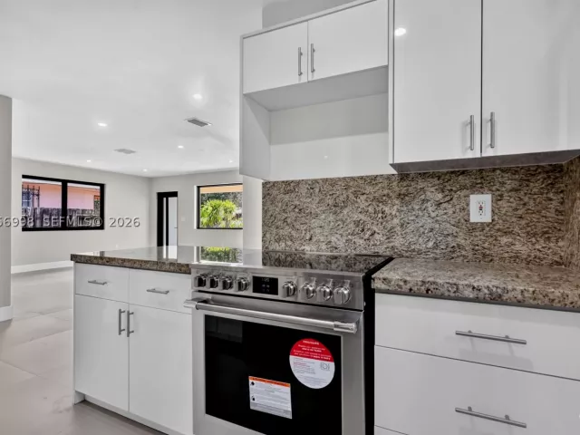 5-bedroom home for sale in Miami - 2216 SW 62nd Ave - MondialRealty