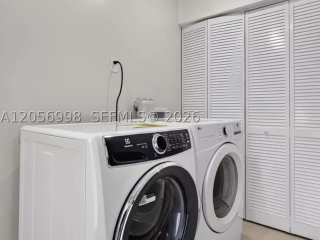 5-bedroom home for sale in Miami - 2216 SW 62nd Ave - MondialRealty