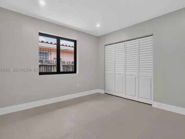 5-bedroom home for sale in Miami - 2216 SW 62nd Ave - MondialRealty