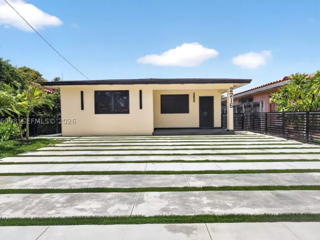 5-bedroom home for sale in Miami - 2216 SW 62nd Ave - MondialRealty