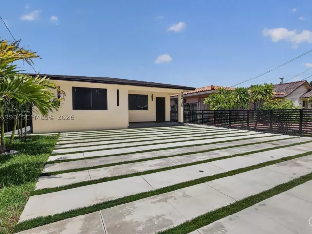 5-bedroom home for sale in Miami - 2216 SW 62nd Ave - MondialRealty