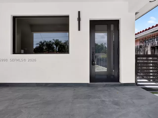 5-bedroom home for sale in Miami - 2216 SW 62nd Ave - MondialRealty