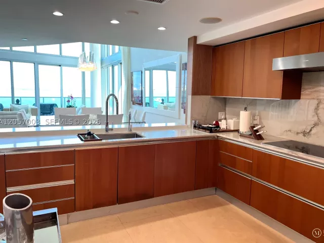 3-bedroom condo for rent in Miami - 1331 Brickell Bay Dr BL-48 - MondialRealty