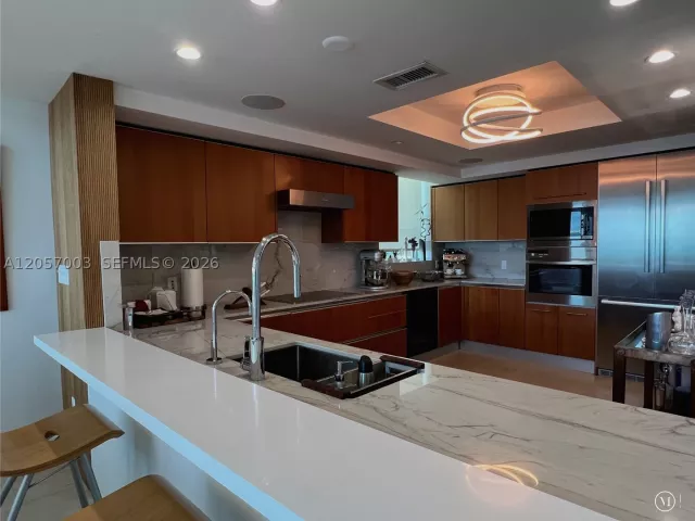 3-bedroom condo for rent in Miami - 1331 Brickell Bay Dr BL-48 - MondialRealty