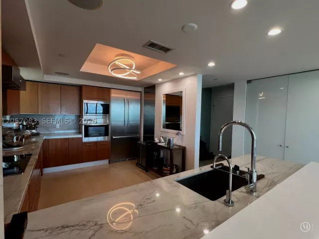 3-bedroom condo for rent in Miami - 1331 Brickell Bay Dr BL-48 - MondialRealty