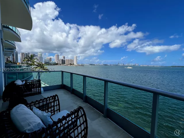 3-bedroom condo for rent in Miami - 1331 Brickell Bay Dr BL-48 - MondialRealty