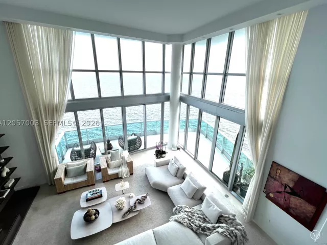 3-bedroom condo for rent in Miami - 1331 Brickell Bay Dr BL-48 - MondialRealty