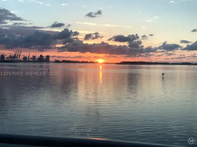 3-bedroom condo for rent in Miami - 1331 Brickell Bay Dr BL-48 - MondialRealty