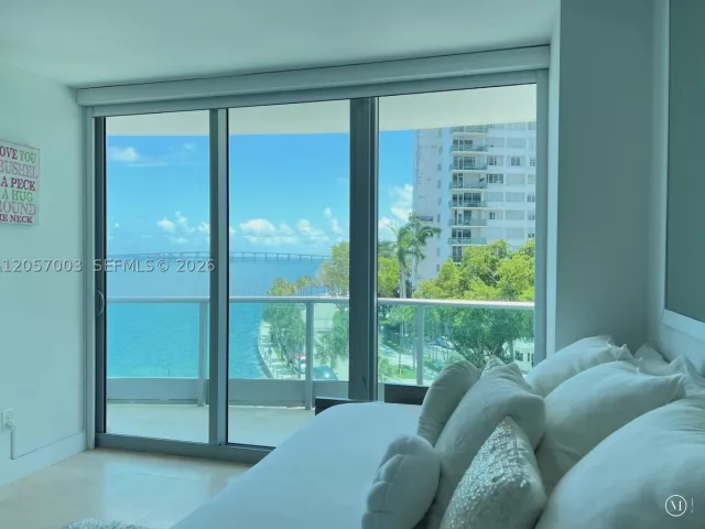 3-bedroom condo for rent in Miami - 1331 Brickell Bay Dr BL-48 - MondialRealty