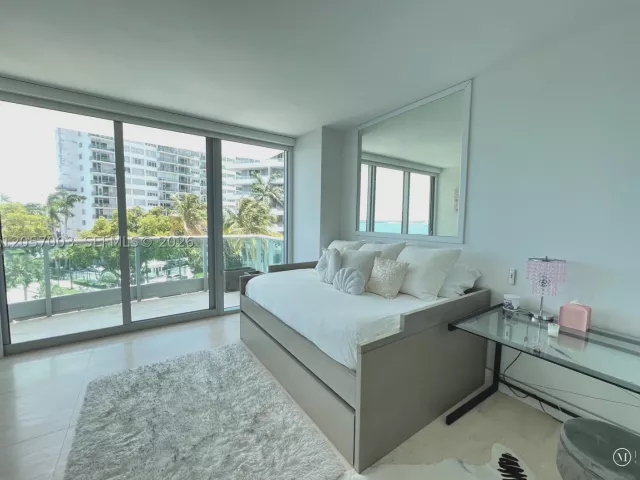 3-bedroom condo for rent in Miami - 1331 Brickell Bay Dr BL-48 - MondialRealty