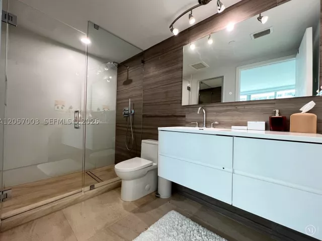 3-bedroom condo for rent in Miami - 1331 Brickell Bay Dr BL-48 - MondialRealty