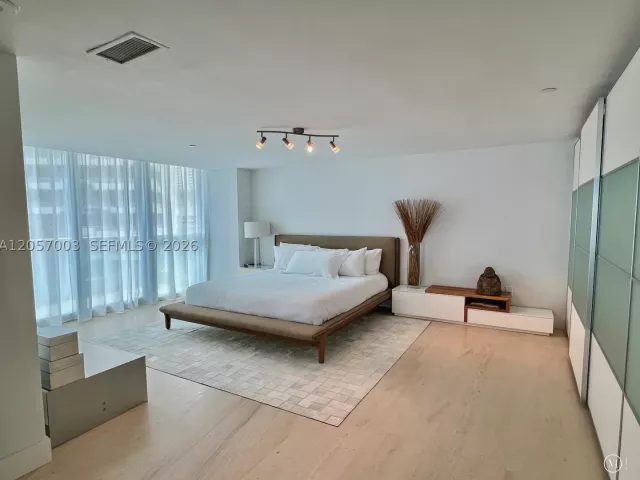 3-bedroom condo for rent in Miami - 1331 Brickell Bay Dr BL-48 - MondialRealty