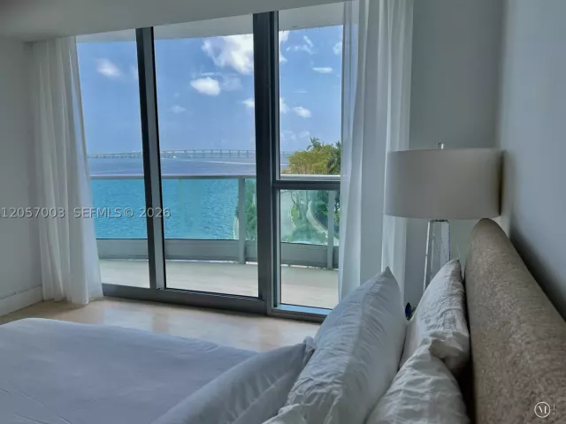 3-bedroom condo for rent in Miami - 1331 Brickell Bay Dr BL-48 - MondialRealty