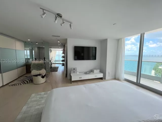 3-bedroom condo for rent in Miami - 1331 Brickell Bay Dr BL-48 - MondialRealty