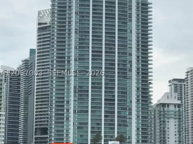 3-bedroom condo for rent in Miami - 1331 Brickell Bay Dr BL-48 - MondialRealty