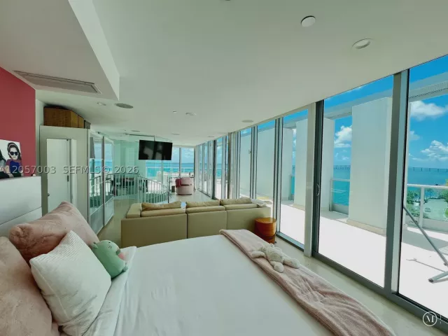 3-bedroom condo for rent in Miami - 1331 Brickell Bay Dr BL-48 - MondialRealty