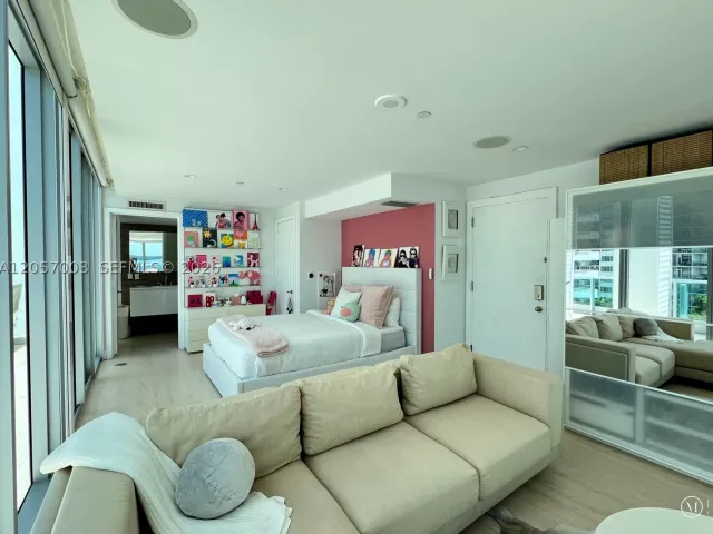 3-bedroom condo for rent in Miami - 1331 Brickell Bay Dr BL-48 - MondialRealty