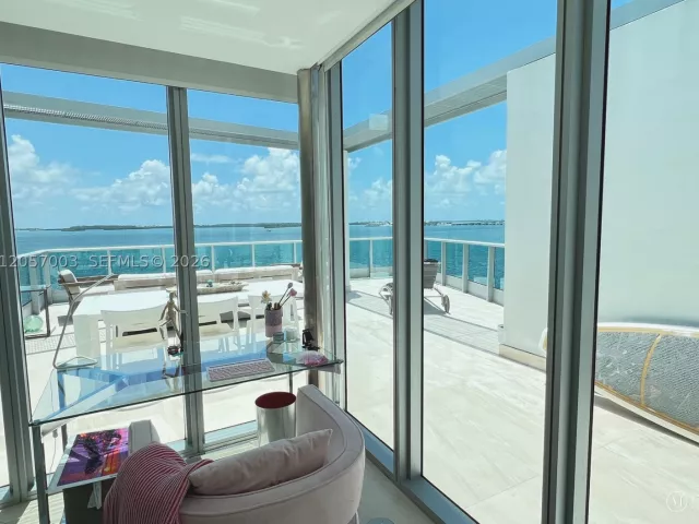 3-bedroom condo for rent in Miami - 1331 Brickell Bay Dr BL-48 - MondialRealty