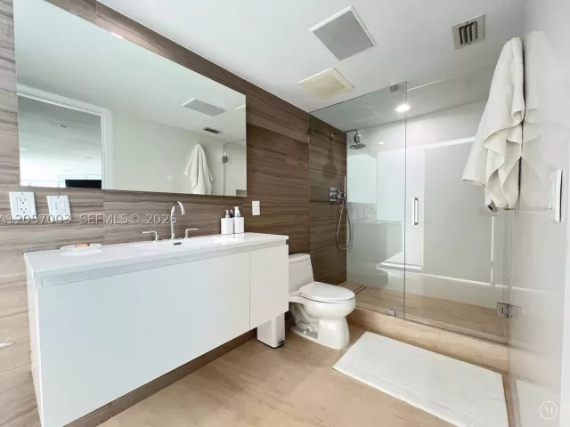 3-bedroom condo for rent in Miami - 1331 Brickell Bay Dr BL-48 - MondialRealty