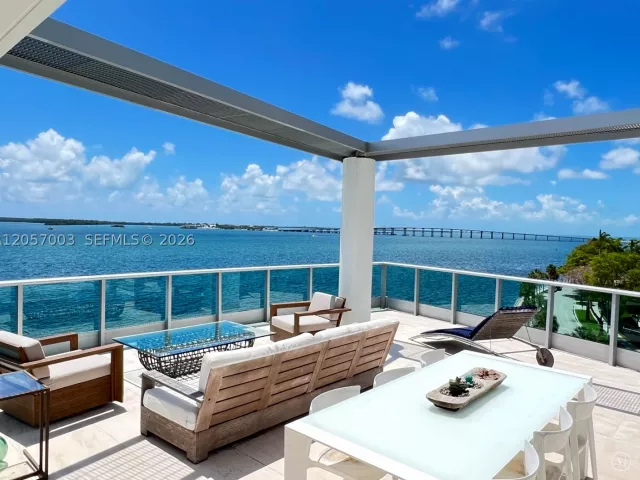 3-bedroom condo for rent in Miami - 1331 Brickell Bay Dr BL-48 - MondialRealty