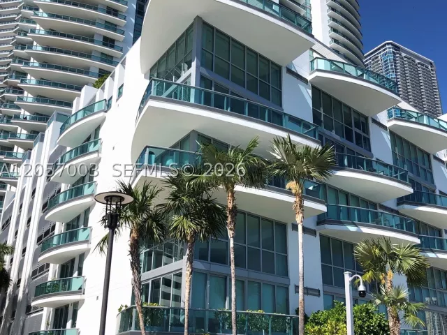 3-bedroom condo for rent in Miami - 1331 Brickell Bay Dr BL-48 - MondialRealty