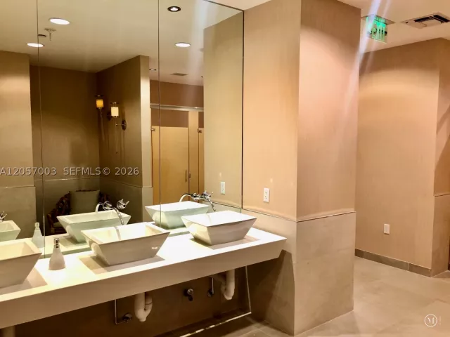 3-bedroom condo for rent in Miami - 1331 Brickell Bay Dr BL-48 - MondialRealty