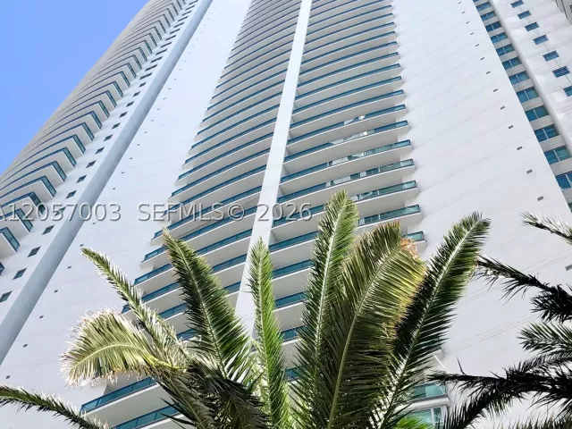 3-bedroom condo for rent in Miami - 1331 Brickell Bay Dr BL-48 - MondialRealty