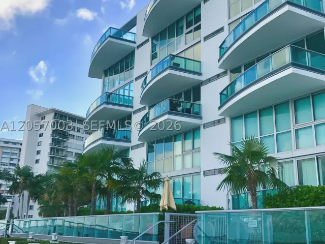 3-bedroom condo for rent in Miami - 1331 Brickell Bay Dr BL-48 - MondialRealty