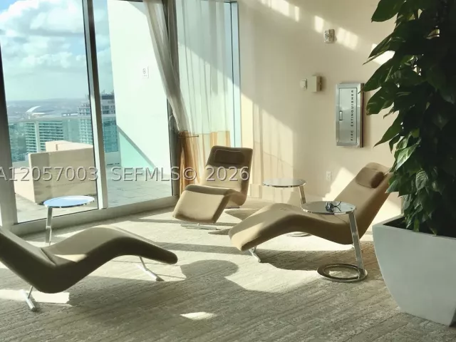 3-bedroom condo for rent in Miami - 1331 Brickell Bay Dr BL-48 - MondialRealty