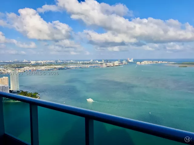 3-bedroom condo for rent in Miami - 1331 Brickell Bay Dr BL-48 - MondialRealty