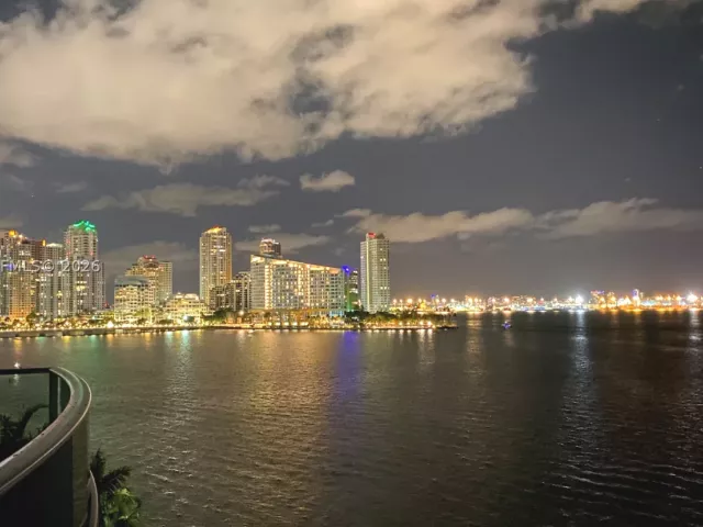 3-bedroom condo for rent in Miami - 1331 Brickell Bay Dr BL-48 - MondialRealty
