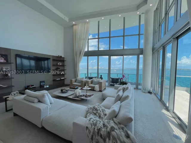 3-bedroom condo for rent in Miami - 1331 Brickell Bay Dr BL-48 - MondialRealty